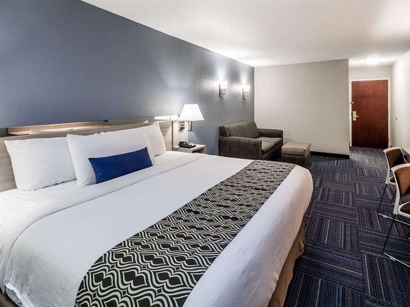 Hotel Microtel & - 2*